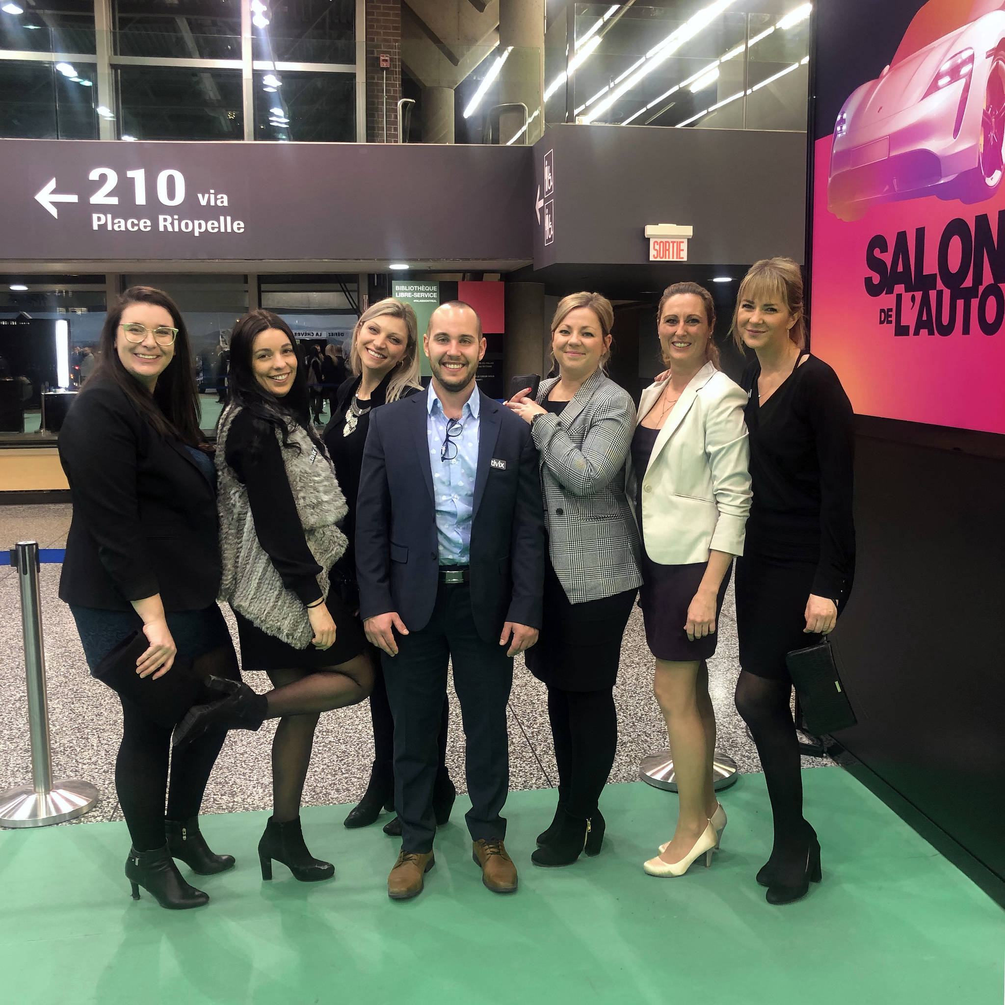 L'équipe au Salon de l'auto de Montréal.